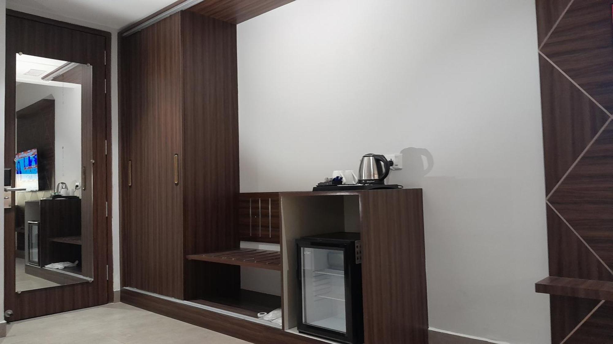 Belvedere Suites Greater Noida Exterior photo